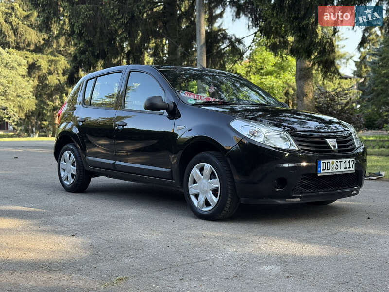 Хэтчбек Dacia Sandero 2010 в Умани