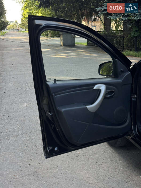 Хэтчбек Dacia Sandero 2010 в Умани