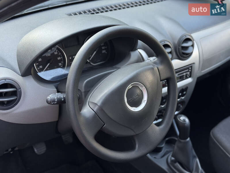 Хэтчбек Dacia Sandero 2010 в Умани