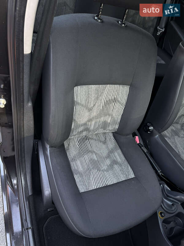 Хэтчбек Dacia Sandero 2010 в Умани