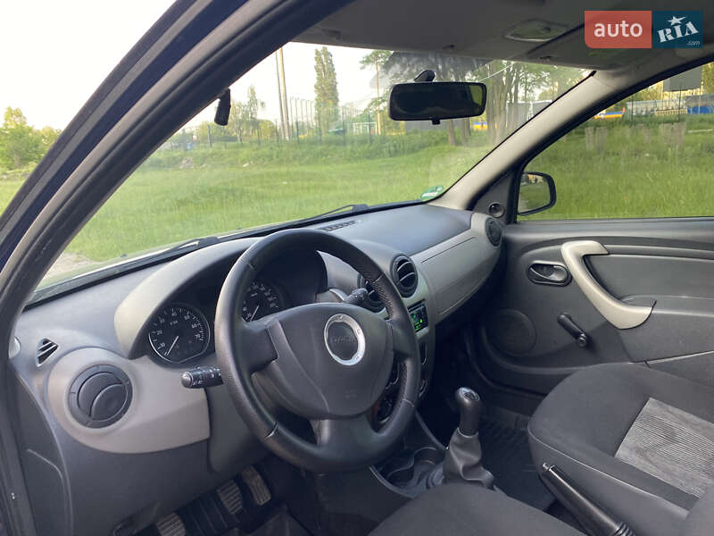 Хэтчбек Dacia Sandero 2009 в Виннице