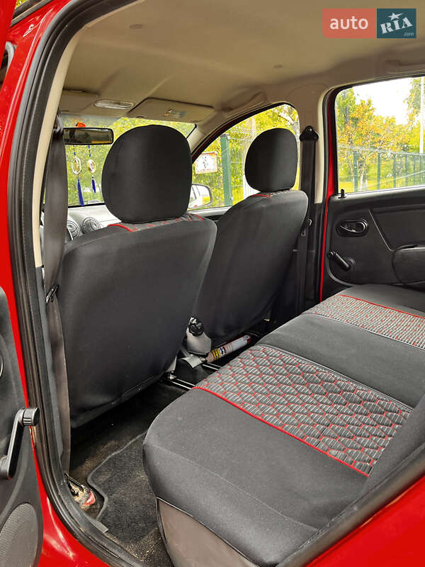 Хетчбек Dacia Sandero 2009 в Рівному