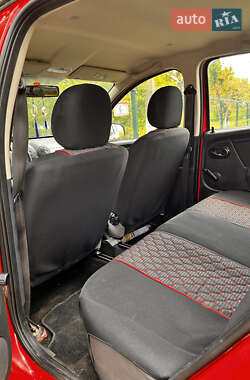 Хэтчбек Dacia Sandero 2009 в 