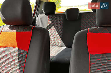 Хэтчбек Dacia Sandero 2009 в 
