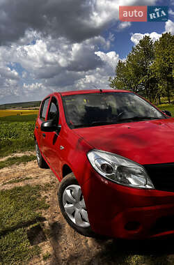 Хэтчбек Dacia Sandero 2009 в 
