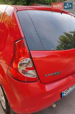Хэтчбек Dacia Sandero 2009 в 