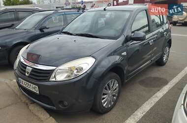 Хэтчбек Dacia Sandero 2010 в Харькове