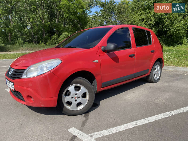 Хетчбек Dacia Sandero 2010 в Дубні