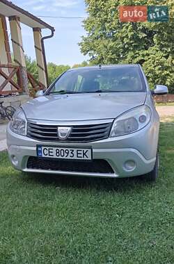 Хэтчбек Dacia Sandero 2011 в Черновцах