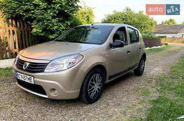 Хэтчбек Dacia Sandero 2012 в Каменке-Бугской