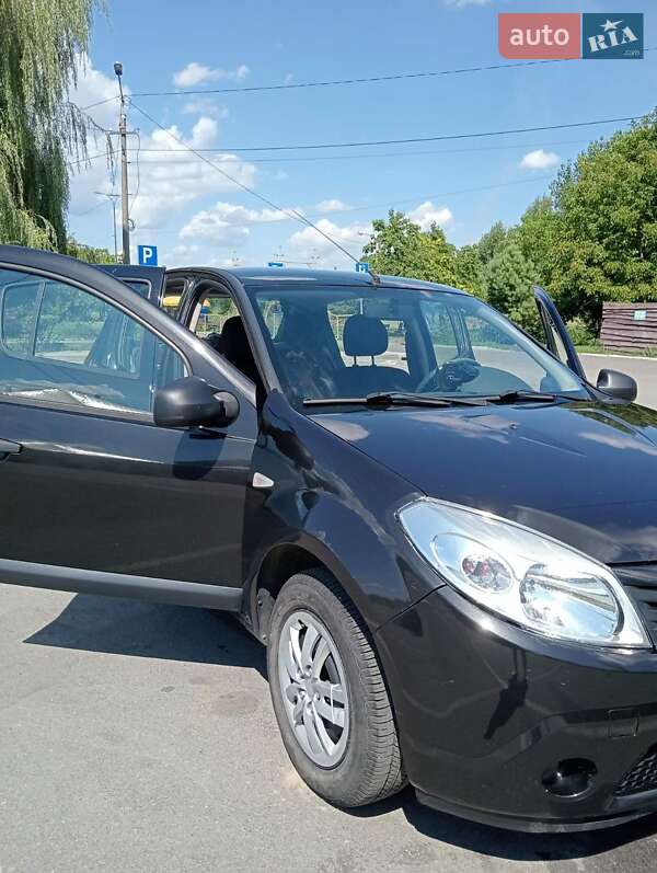 Хэтчбек Dacia Sandero 2012 в Ровно