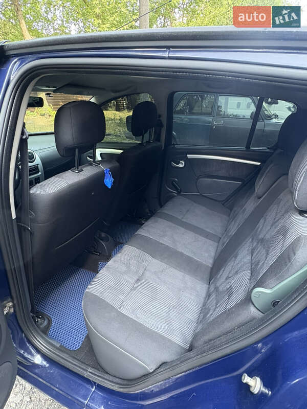 Хэтчбек Dacia Sandero 2010 в Запорожье