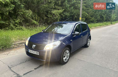 Хетчбек Dacia Sandero 2009 в Умані
