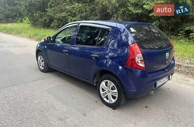 Хэтчбек Dacia Sandero 2009 в 