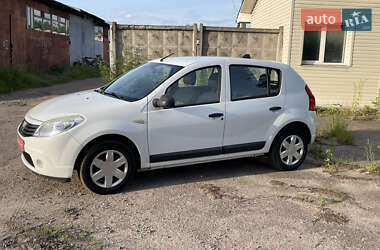 Хетчбек Dacia Sandero 2009 в 