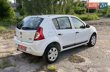 Хетчбек Dacia Sandero 2009 в 