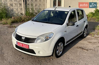 Хетчбек Dacia Sandero 2009 в 