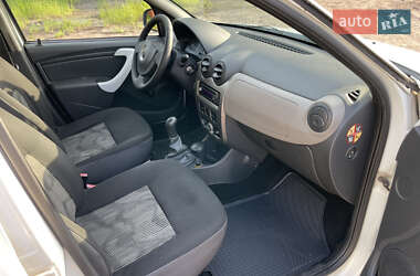 Хетчбек Dacia Sandero 2009 в 