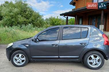 Хетчбек Dacia Sandero 2009 в Дубні