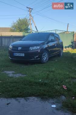 Хэтчбек Dacia Sandero 2016 в Ромнах