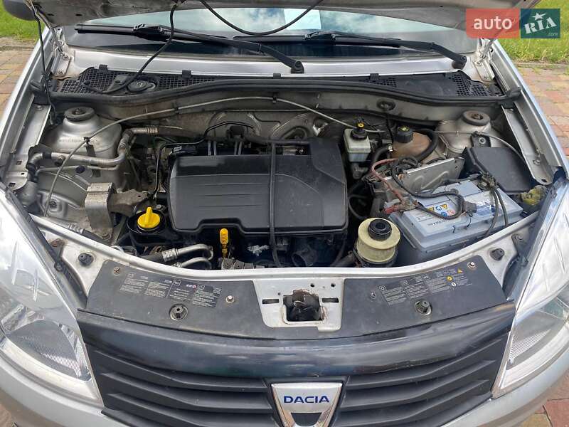 Хетчбек Dacia Sandero 2009 в Києві