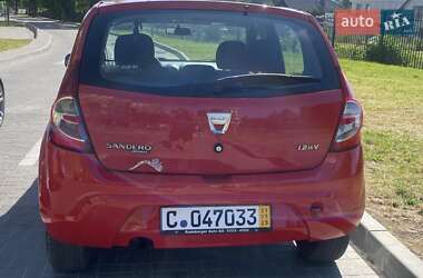 Хэтчбек Dacia Sandero 2009 в 