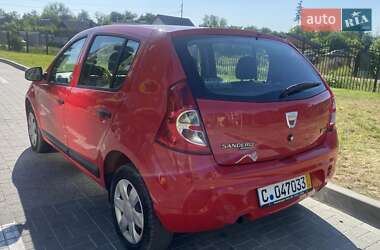 Хэтчбек Dacia Sandero 2009 в 