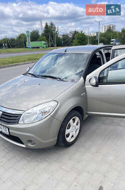 Хэтчбек Dacia Sandero 2009 в Львове