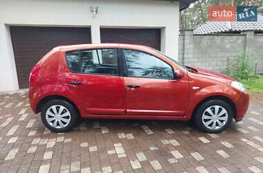 Хэтчбек Dacia Sandero 2008 в 