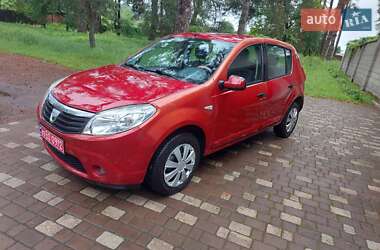 Хэтчбек Dacia Sandero 2008 в 