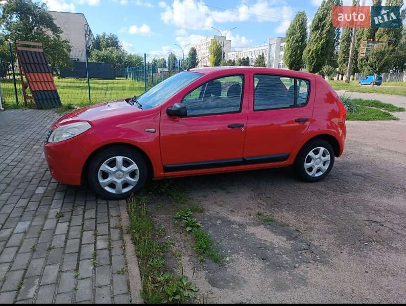 Хетчбек Dacia Sandero 2009 в Сумах