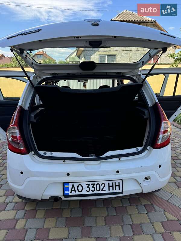 Хэтчбек Dacia Sandero 2009 в Мукачево