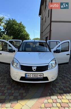 Хэтчбек Dacia Sandero 2009 в Мукачево