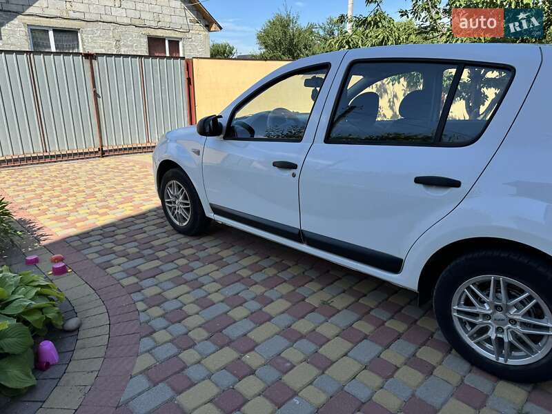 Хэтчбек Dacia Sandero 2009 в Мукачево