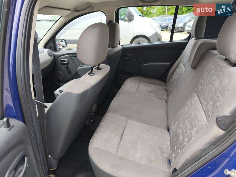 Хетчбек Dacia Sandero 2009 в Дніпрі