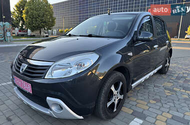 Хэтчбек Dacia Sandero 2010 в Луцке