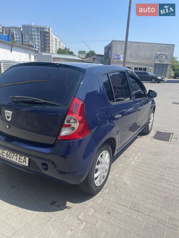 Хэтчбек Dacia Sandero 2009 в Черновцах