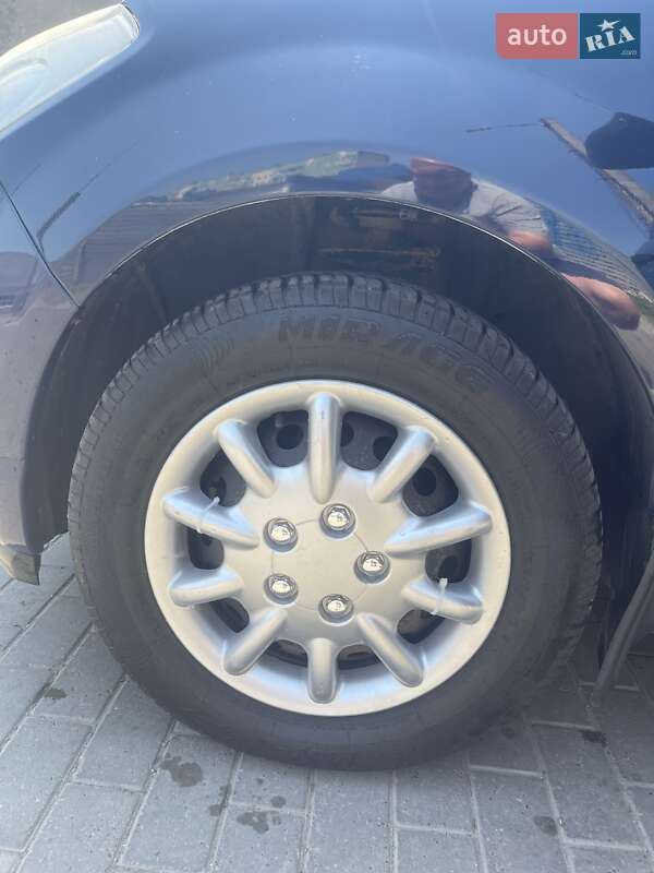 Хэтчбек Dacia Sandero 2009 в Черновцах
