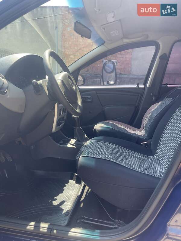 Хэтчбек Dacia Sandero 2009 в Черновцах