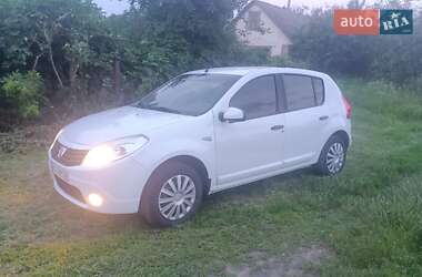 Хэтчбек Dacia Sandero 2009 в Прилуках