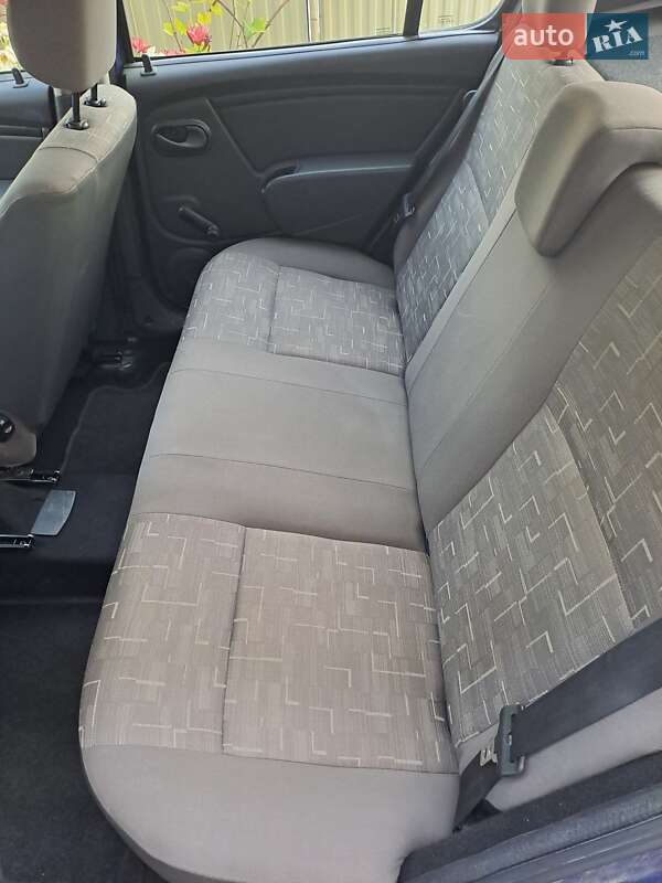 Хэтчбек Dacia Sandero 2009 в Тернополе