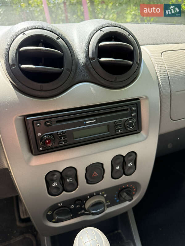 Хэтчбек Dacia Sandero 2009 в Черновцах