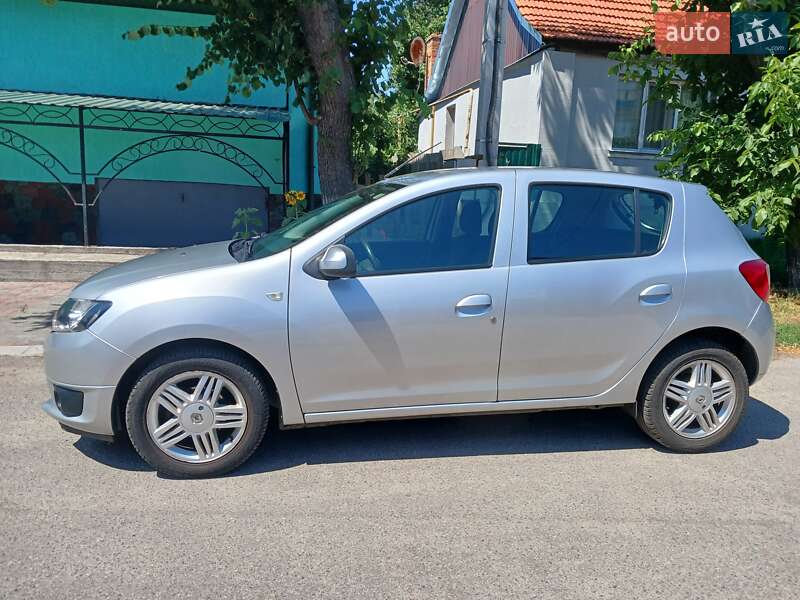 Хэтчбек Dacia Sandero 2014 в Александрие