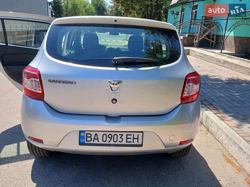 Хэтчбек Dacia Sandero 2014 в Александрие