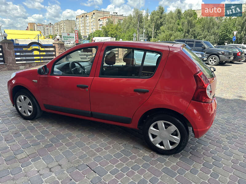Хэтчбек Dacia Sandero 2010 в Тернополе