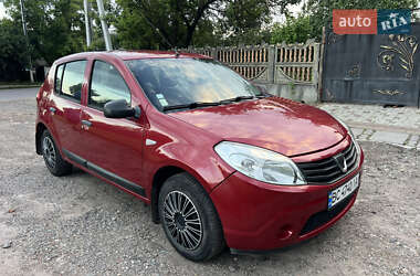Хэтчбек Dacia Sandero 2010 в 