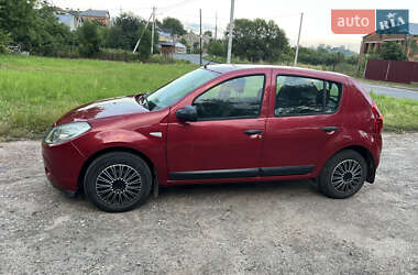 Хэтчбек Dacia Sandero 2010 в 