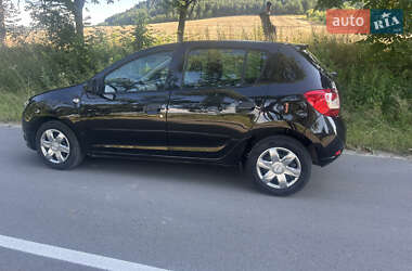 Хэтчбек Dacia Sandero 2015 в 