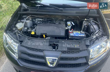 Хэтчбек Dacia Sandero 2015 в 