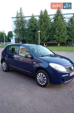 Хэтчбек Dacia Sandero 2009 в Конотопе